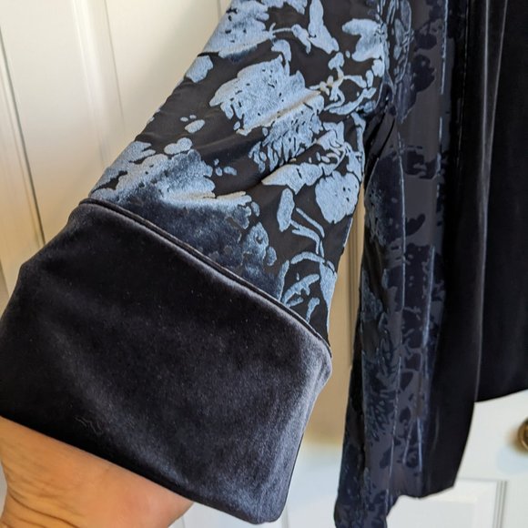 Midnight Blue VELVET BROCADE Jacket | L | REVERSIBLE | EUC | Chico's size 2 - Picture 3 of 6